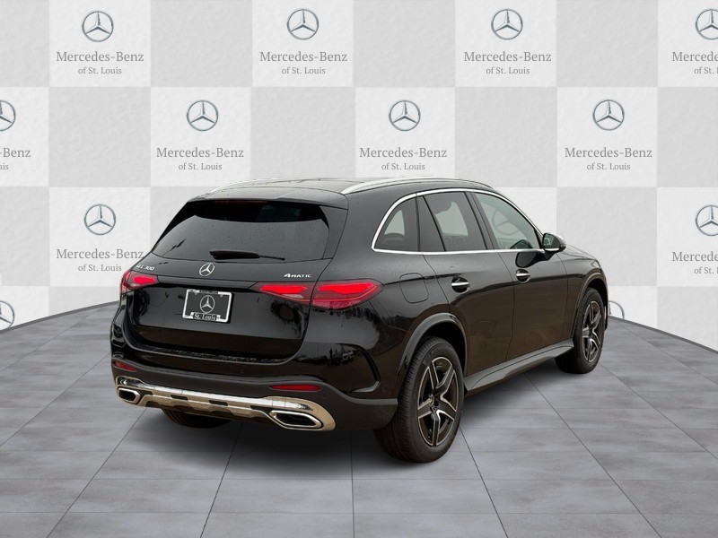 Mercedes-Benz GLC Vehicle Full-screen Gallery Image 3