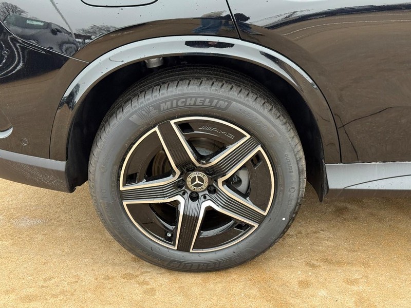 Mercedes-Benz GLC Vehicle Full-screen Gallery Image 6