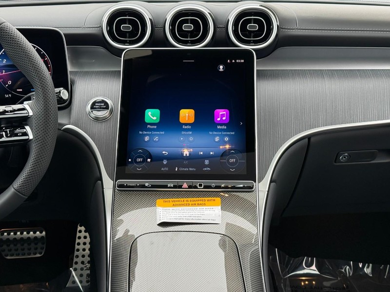 Mercedes-Benz GLC Vehicle Full-screen Gallery Image 10