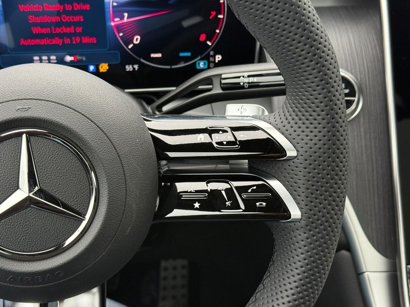 Mercedes-Benz GLC Vehicle Full-screen Gallery Image 18