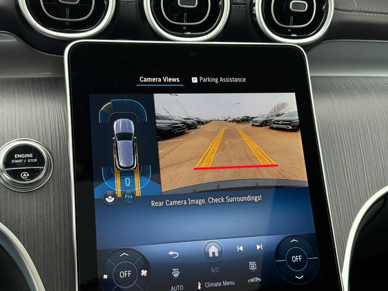 Mercedes-Benz GLC Vehicle Full-screen Gallery Image 19