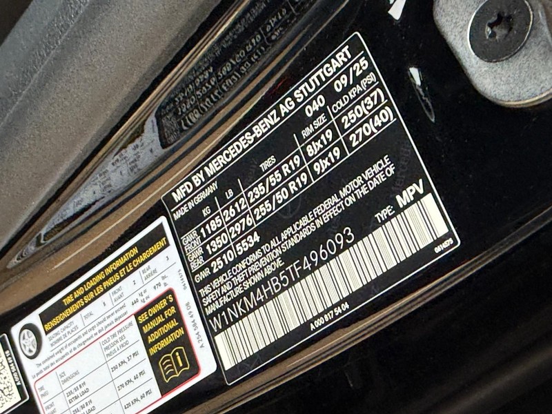 Mercedes-Benz GLC Vehicle Full-screen Gallery Image 20