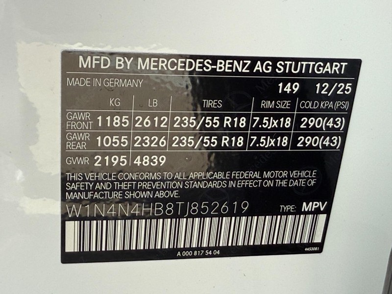 Mercedes-Benz GLA Vehicle Full-screen Gallery Image 20