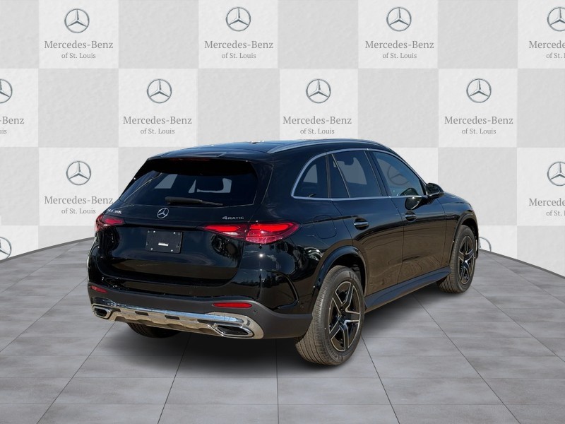 Mercedes-Benz GLC Vehicle Full-screen Gallery Image 3