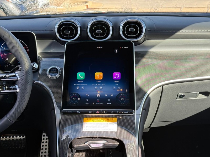 Mercedes-Benz GLC Vehicle Full-screen Gallery Image 10