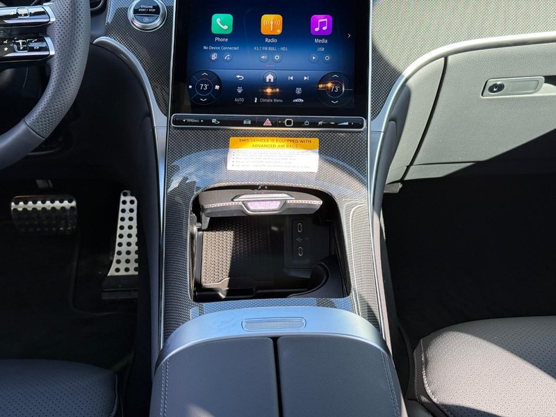 Mercedes-Benz GLC Vehicle Full-screen Gallery Image 12