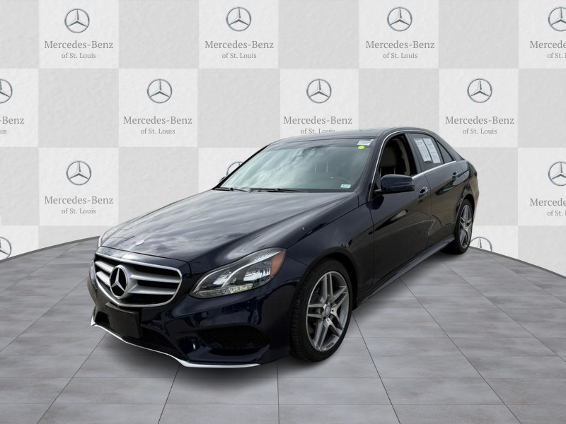 Mercedes-Benz E-Class Vehicle Full-screen Gallery Image 5