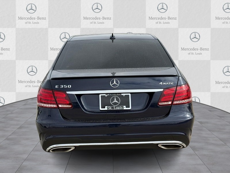 Mercedes-Benz E-Class Vehicle Full-screen Gallery Image 6