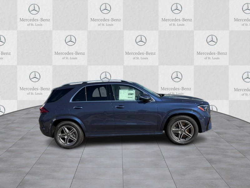 Mercedes-Benz GLE Vehicle Full-screen Gallery Image 3