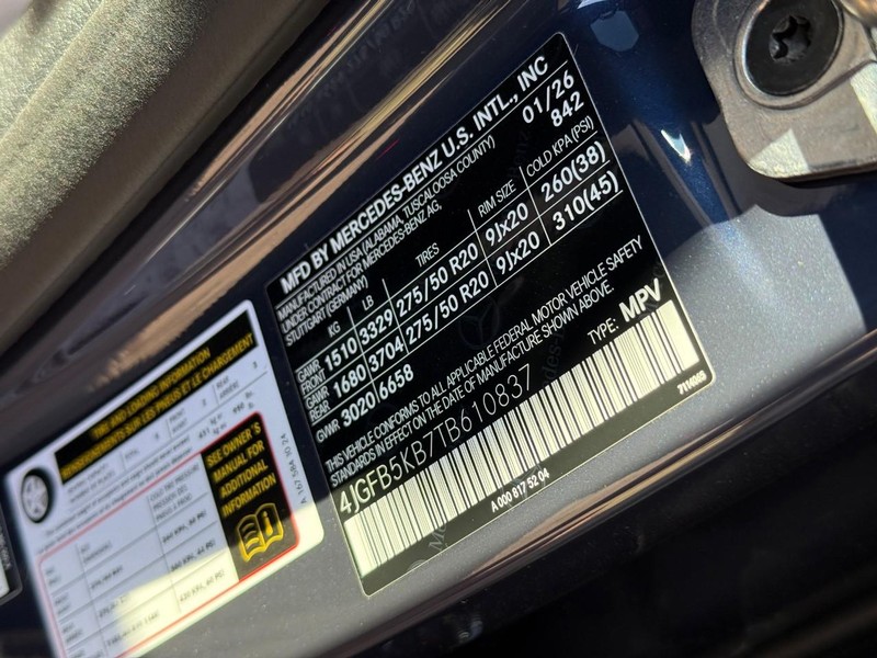 Mercedes-Benz GLE Vehicle Full-screen Gallery Image 19