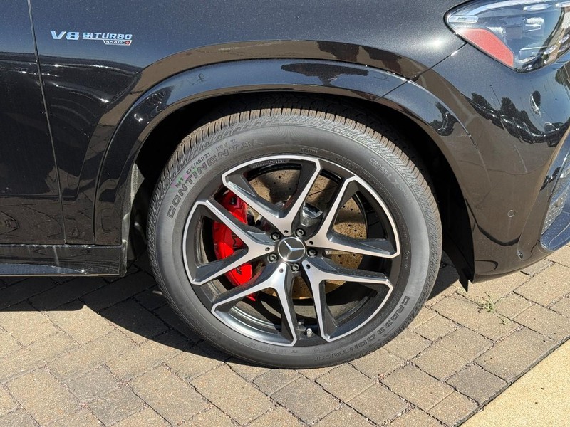 Mercedes-Benz GLE Vehicle Full-screen Gallery Image 6
