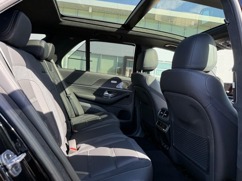 Mercedes-Benz GLE Vehicle Full-screen Gallery Image 10