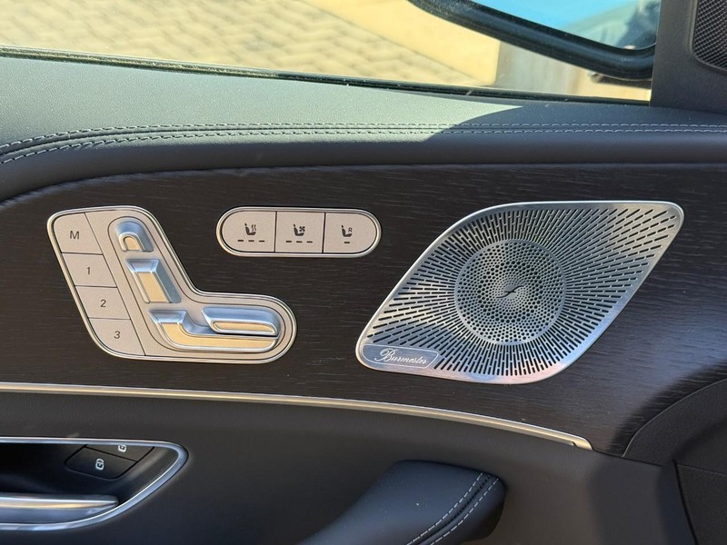 Mercedes-Benz GLE Vehicle Full-screen Gallery Image 17