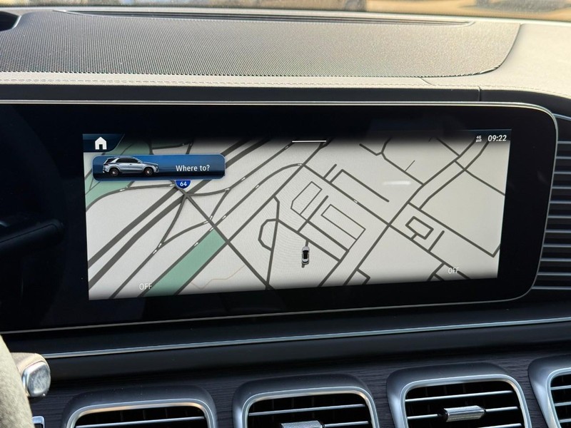 Mercedes-Benz GLE Vehicle Full-screen Gallery Image 23