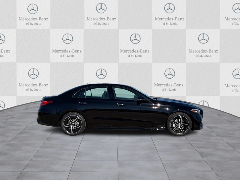 Mercedes-Benz C-Class Vehicle Full-screen Gallery Image 2