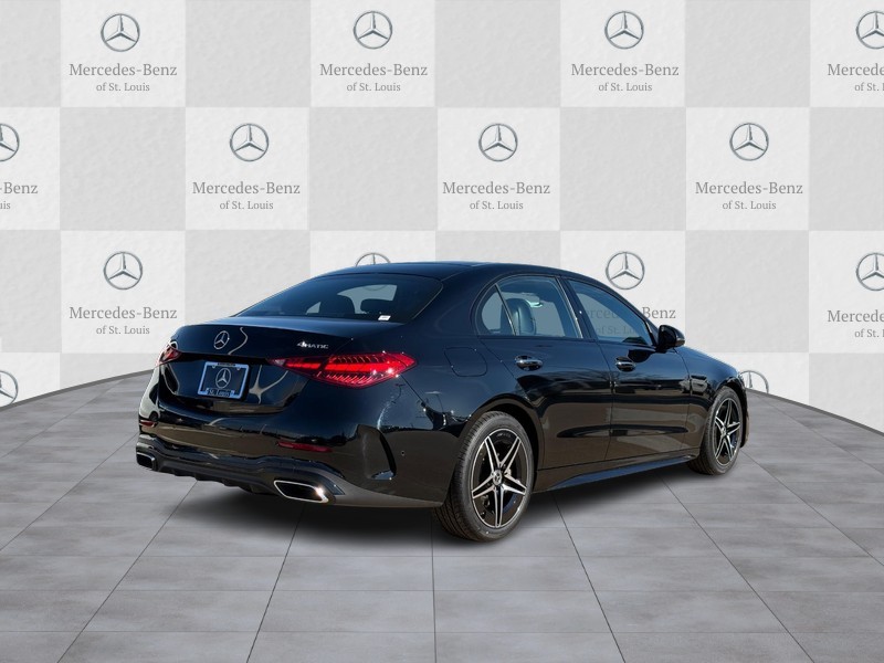 Mercedes-Benz C-Class Vehicle Full-screen Gallery Image 3