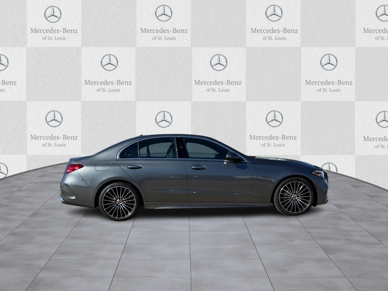 Mercedes-Benz C-Class Vehicle Full-screen Gallery Image 2