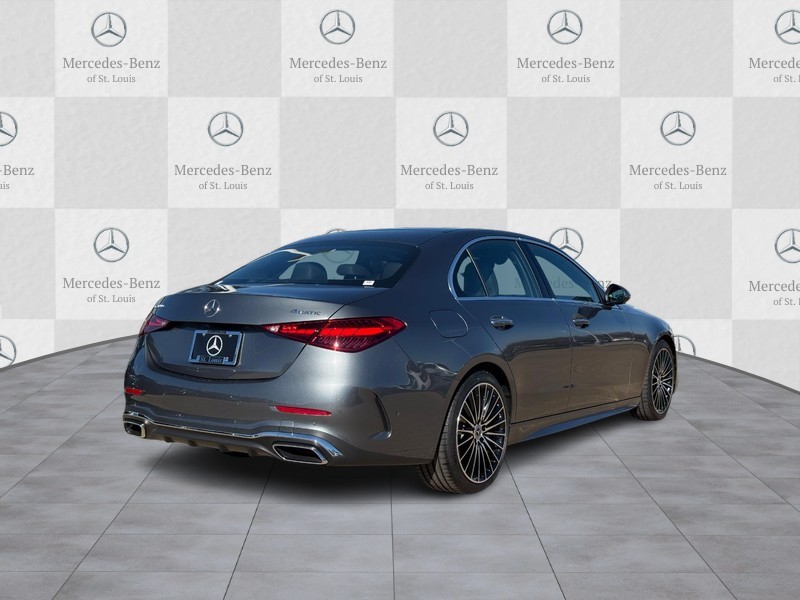 Mercedes-Benz C-Class Vehicle Full-screen Gallery Image 3