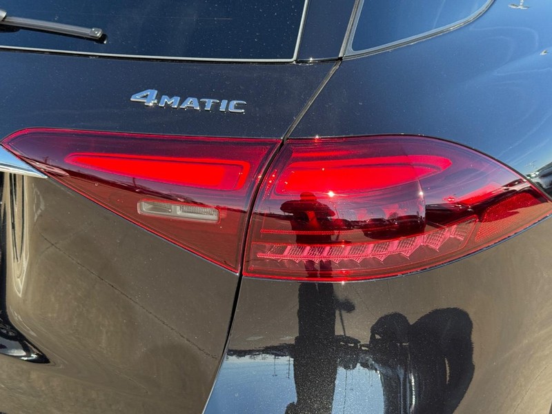 Mercedes-Benz GLE Vehicle Full-screen Gallery Image 5