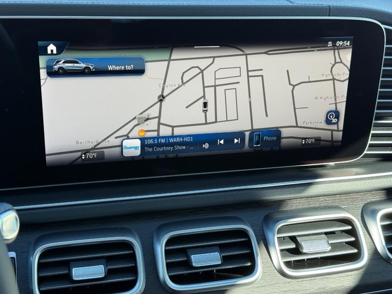 Mercedes-Benz GLE Vehicle Full-screen Gallery Image 13