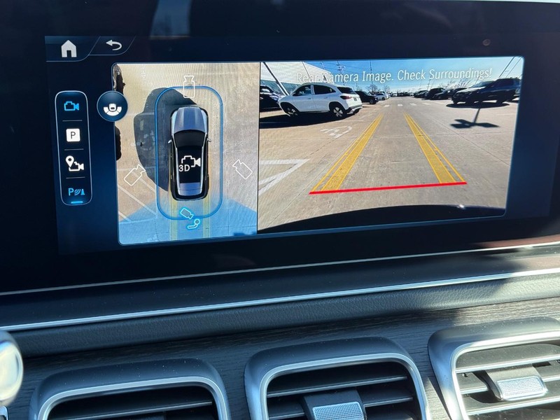 Mercedes-Benz GLE Vehicle Full-screen Gallery Image 14