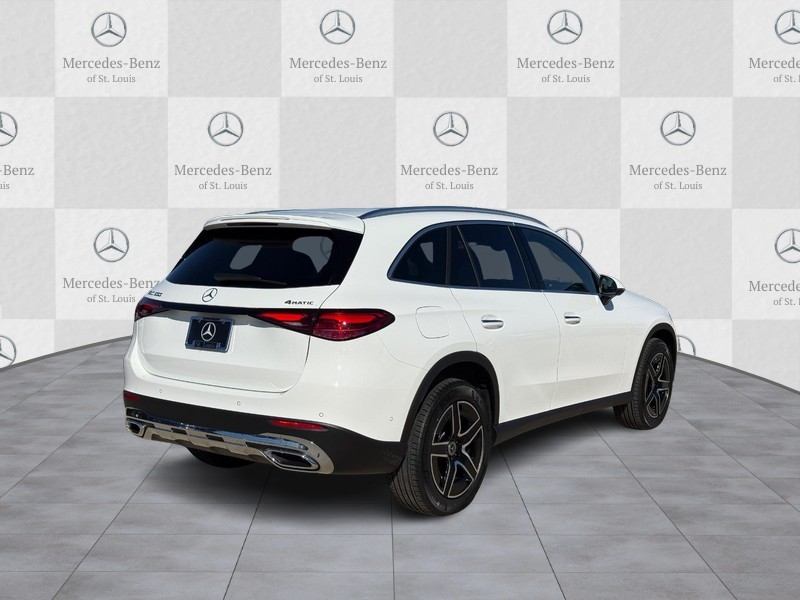 Mercedes-Benz GLC Vehicle Full-screen Gallery Image 3