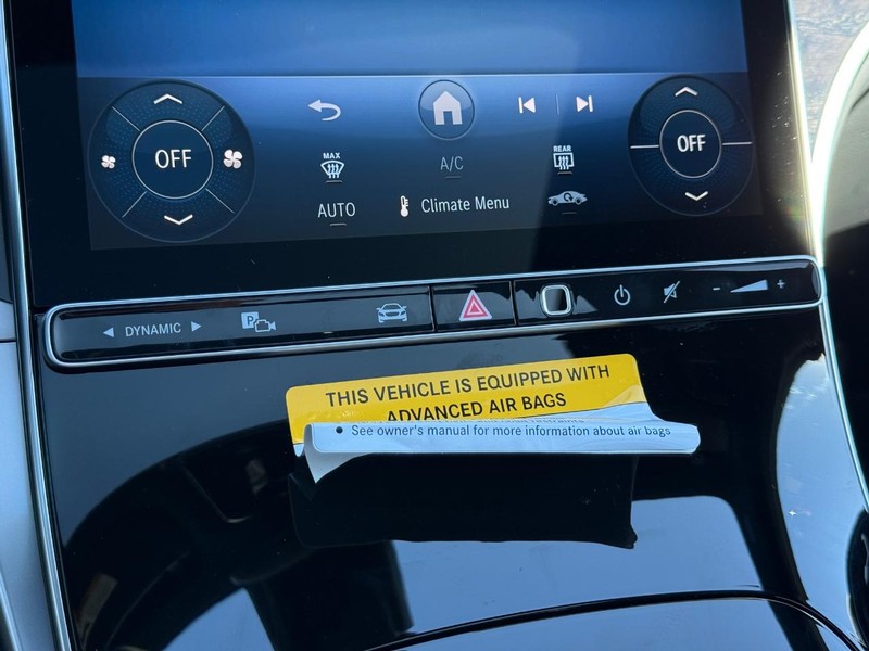 Mercedes-Benz GLC Vehicle Full-screen Gallery Image 16