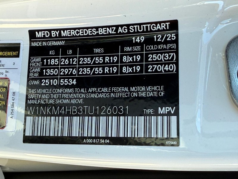 Mercedes-Benz GLC Vehicle Full-screen Gallery Image 21