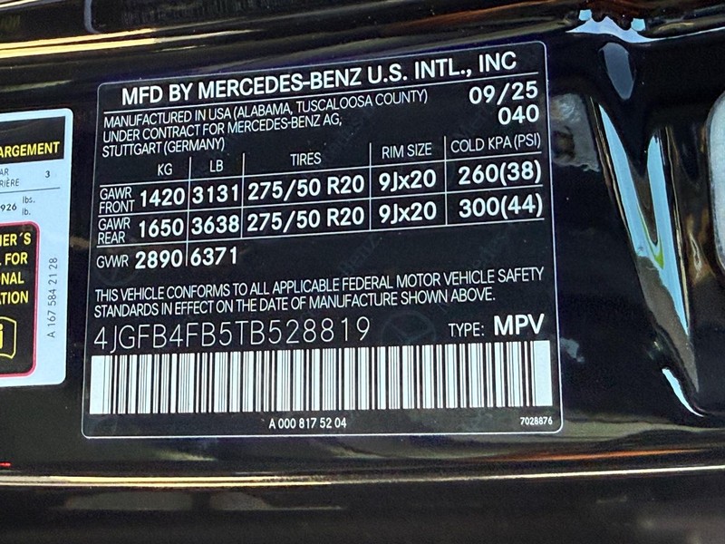 Mercedes-Benz GLE Vehicle Full-screen Gallery Image 22