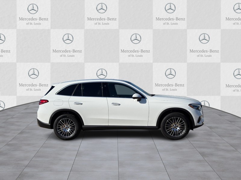 Mercedes-Benz GLC Vehicle Full-screen Gallery Image 2
