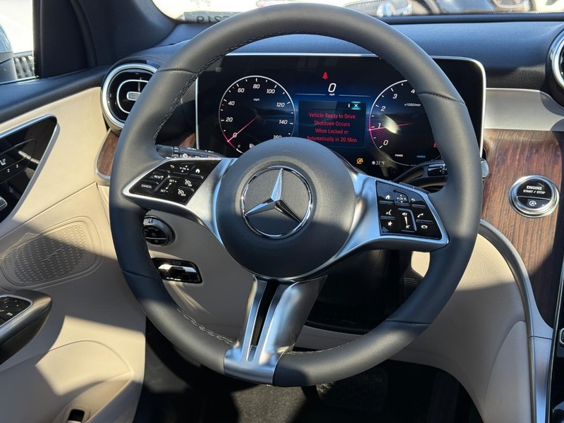 Mercedes-Benz GLC Vehicle Full-screen Gallery Image 10