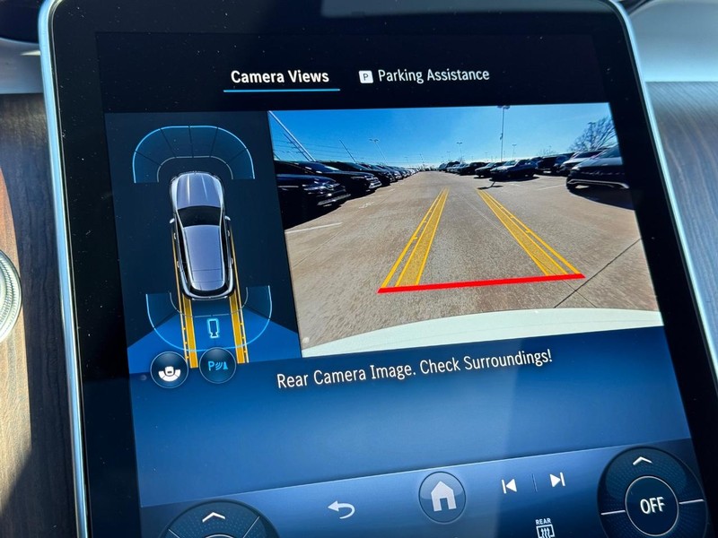 Mercedes-Benz GLC Vehicle Full-screen Gallery Image 15