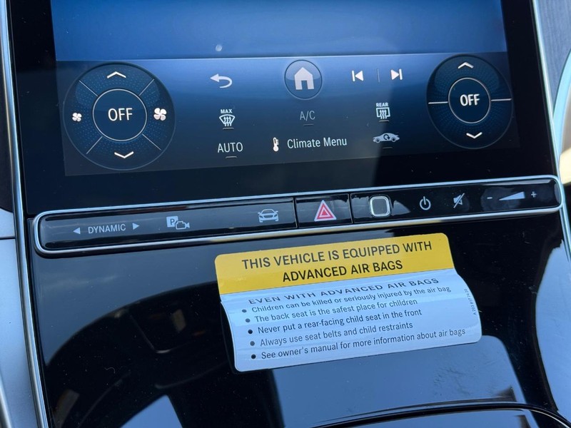 Mercedes-Benz GLC Vehicle Full-screen Gallery Image 16