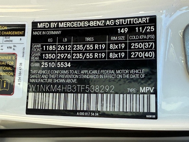 Mercedes-Benz GLC Vehicle Full-screen Gallery Image 21