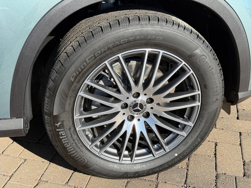 Mercedes-Benz GLC Vehicle Full-screen Gallery Image 6