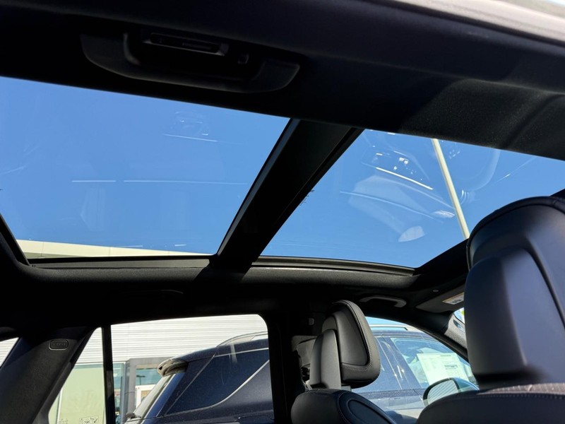 Mercedes-Benz GLC Vehicle Full-screen Gallery Image 8