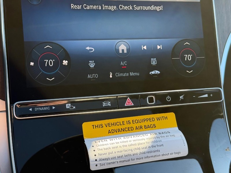 Mercedes-Benz GLC Vehicle Full-screen Gallery Image 16