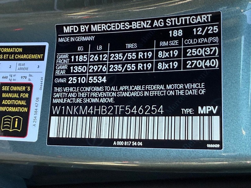 Mercedes-Benz GLC Vehicle Full-screen Gallery Image 22