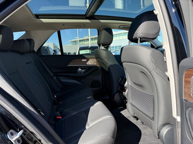 Mercedes-Benz GLE Vehicle Full-screen Gallery Image 7