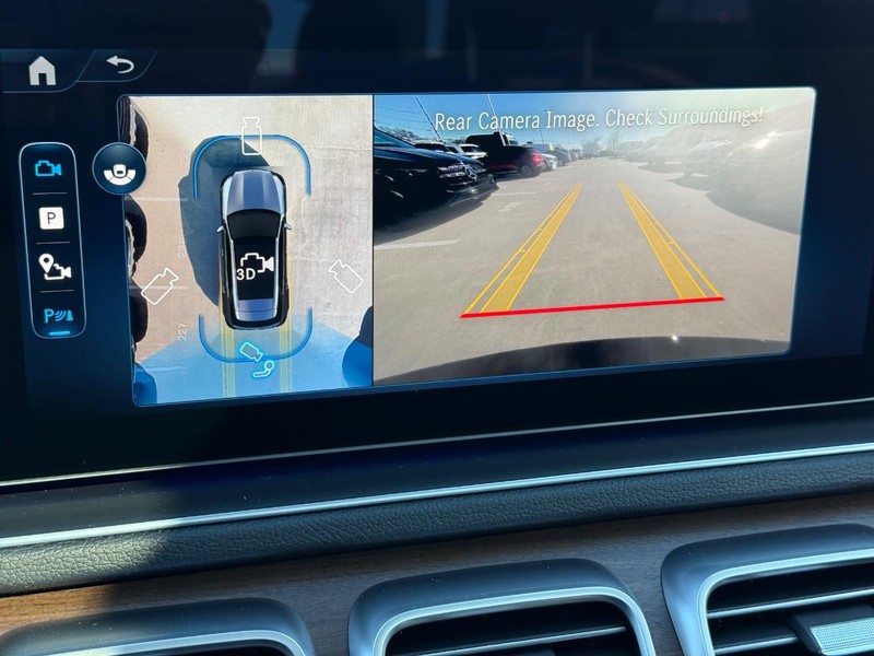 Mercedes-Benz GLE Vehicle Full-screen Gallery Image 14