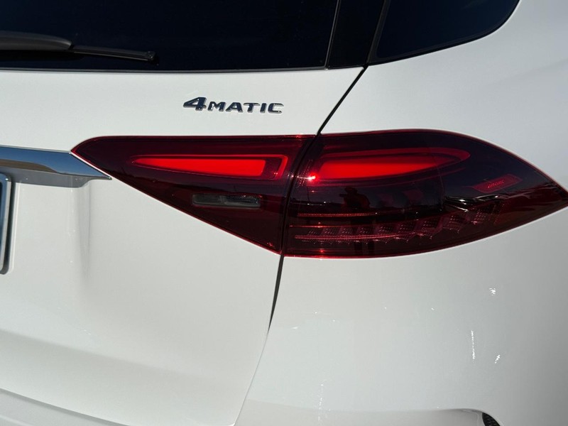 Mercedes-Benz GLE Vehicle Full-screen Gallery Image 5