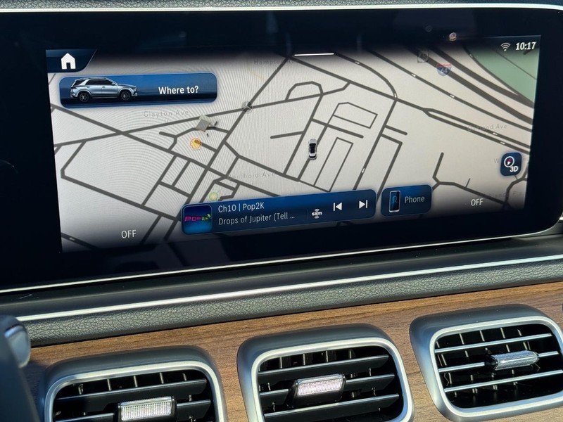 Mercedes-Benz GLE Vehicle Full-screen Gallery Image 13