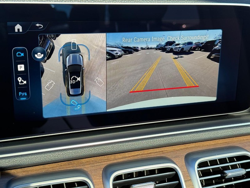 Mercedes-Benz GLE Vehicle Full-screen Gallery Image 15