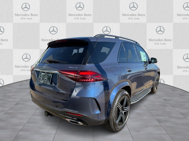 Mercedes-Benz GLE Vehicle Full-screen Gallery Image 3