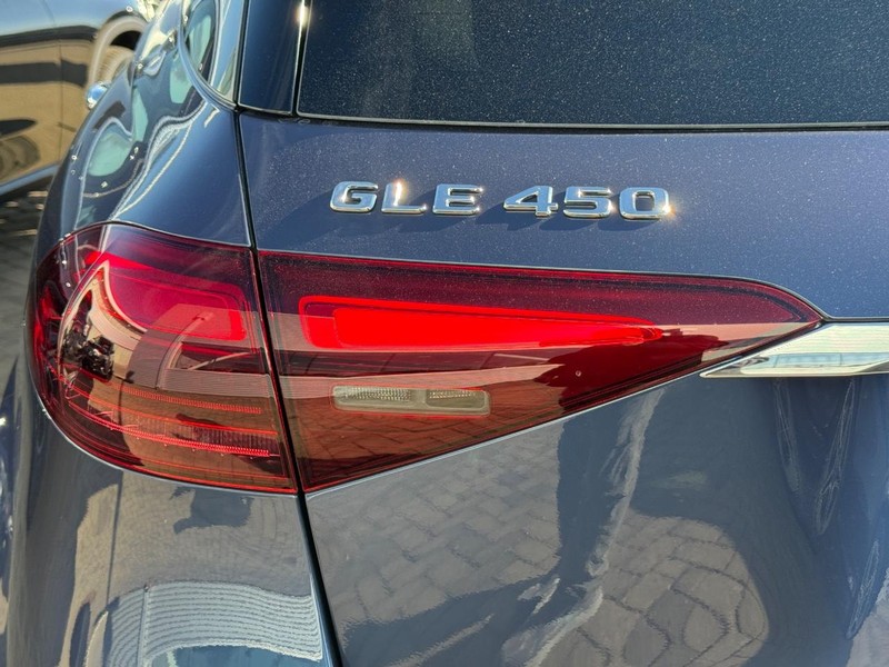 Mercedes-Benz GLE Vehicle Full-screen Gallery Image 4