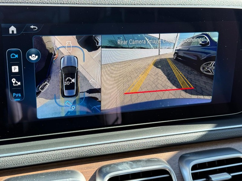 Mercedes-Benz GLE Vehicle Full-screen Gallery Image 14