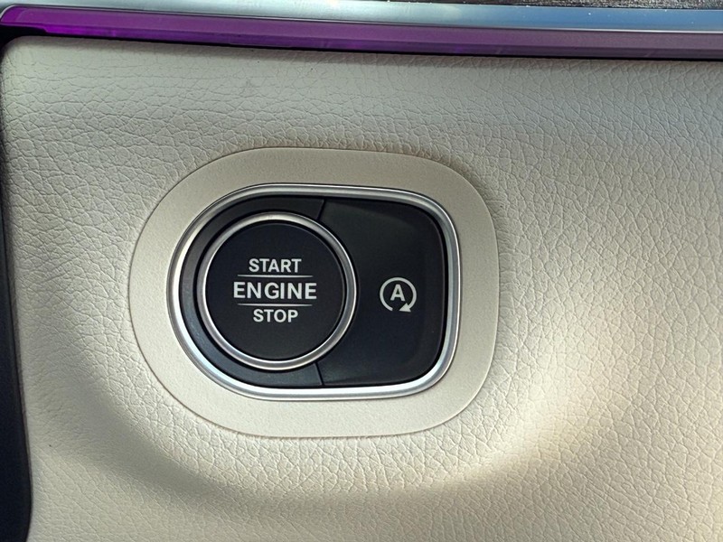 Mercedes-Benz GLE Vehicle Full-screen Gallery Image 15