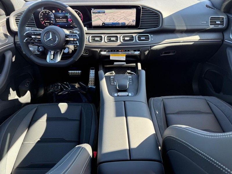 Mercedes-Benz GLE Vehicle Full-screen Gallery Image 9
