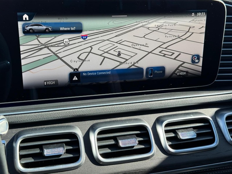 Mercedes-Benz GLE Vehicle Full-screen Gallery Image 14