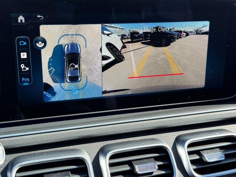 Mercedes-Benz GLE Vehicle Full-screen Gallery Image 15